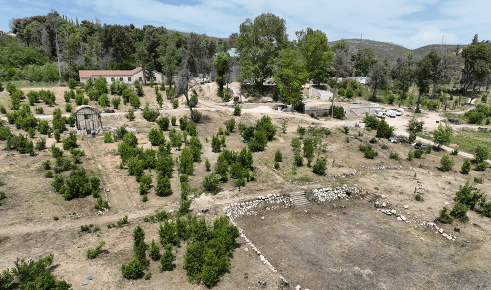 Άποψη ου θερμοκηπίου και του γήπεδου του τένις,. Υφιστάμενη κατάσταση-min