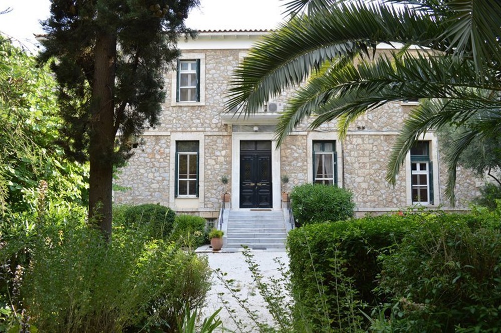 bretaniki-sxoli-kipos_iefimerida (1)