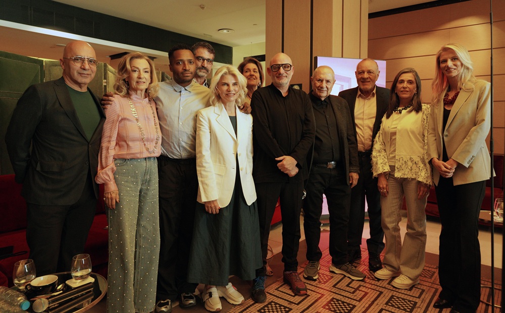 AB Board of Trustees w Poka-Yio & Thiago de Paula Souza (c) Nysos Vasilopoulos