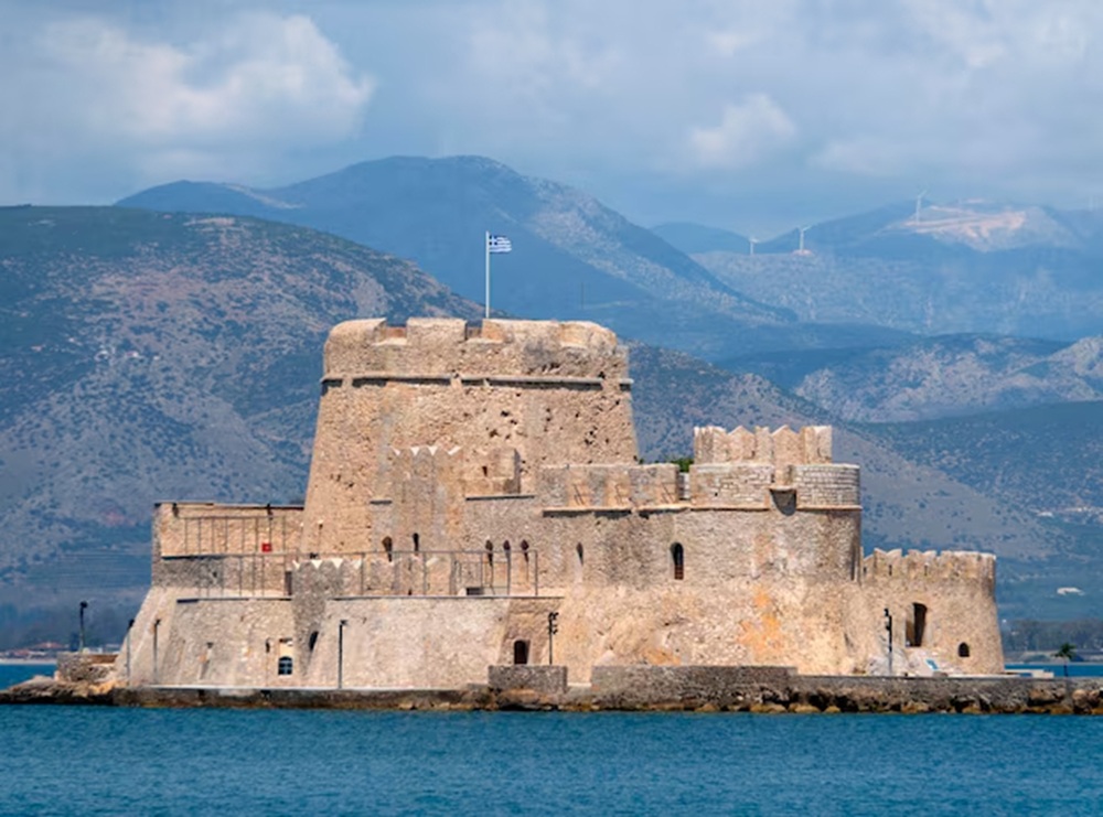 bourtzi-castle-fortress-near-nafplion-peloponnese-peninsula-greece_610315-8200