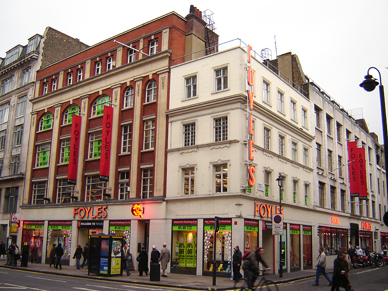 Foyle’s bookshop, Charing Cross Road, London. 14 January 2006. Photographer: Fin Fahey.