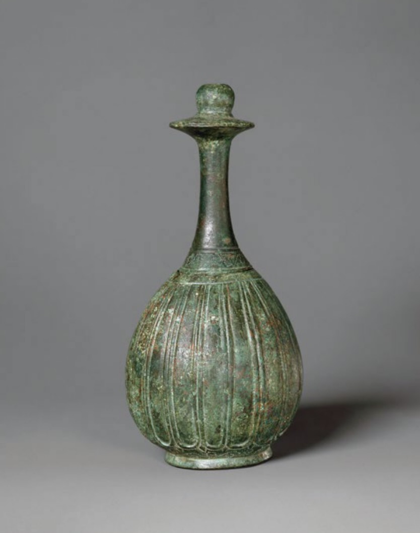 11. Χάλκινο απορραντήριο. Ύψος 16,5 εκ. (350-300 π.Χ.)