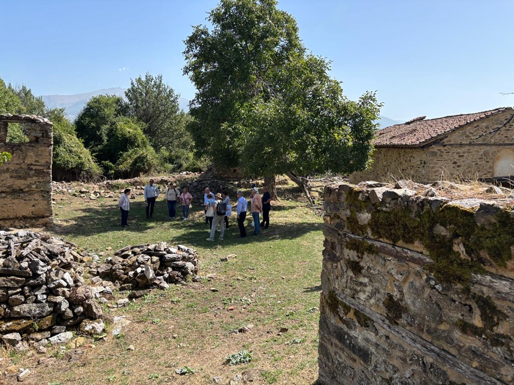 Αυτοψία στο συγκρότημα Μονής Παναγιάς Πορφύρας